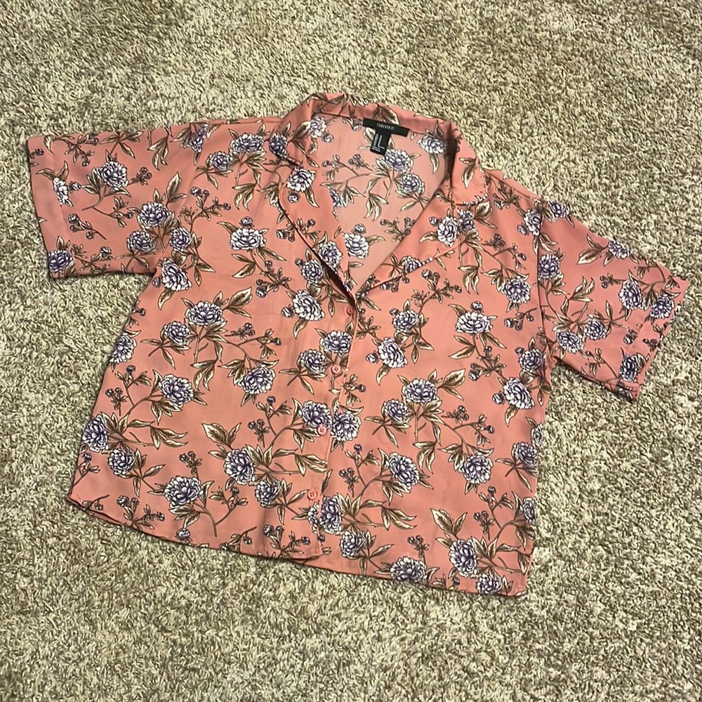 Forever 21 Womens short sleeve cropped blouse, size medium, floral print